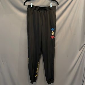 💥ADIDAS TRACK PANTS! Black and Gold. Super stylish! SZ S